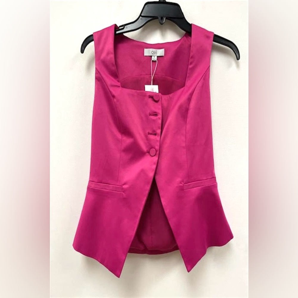 938. Square Neck Vest in Magenta